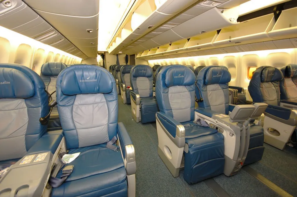 boeing 767 400 cabin tour